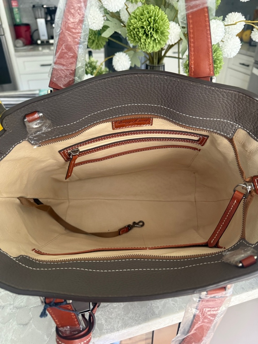 Dooney & Bourke north/south shopper - Picture 6 of 8